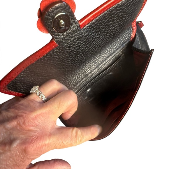 Vtg. Brighton. Rosie Mini Black Red Pebbled Leather Crossbody Rose Detail - Picture 5 of 12